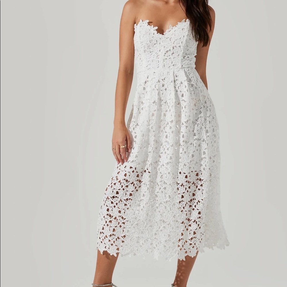 ASTR the Label Anaya Strapless Lace Midi Dress